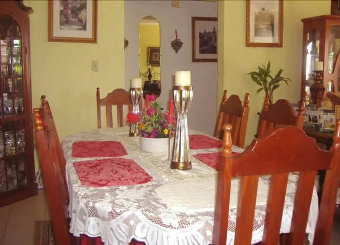 Yoli's Bed & Breakfast