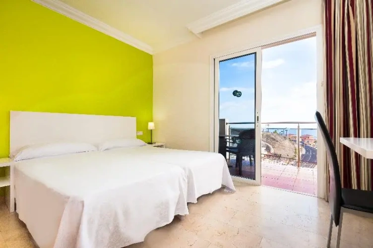3 Bedrooms Apartment