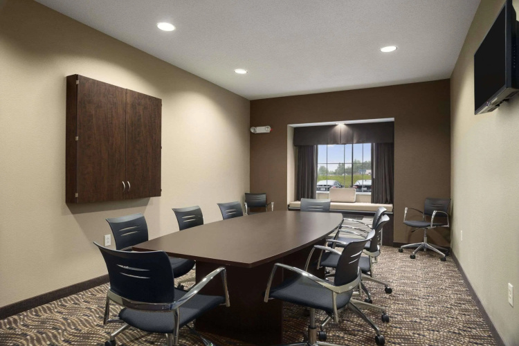 Microtel Inn & Suites By Wyndham Fairmont photo 14