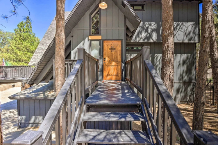 Luxe Timberland Villa w/ Lake Arrowhead Access!