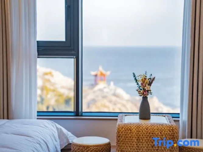 Standard Triple room with sea view