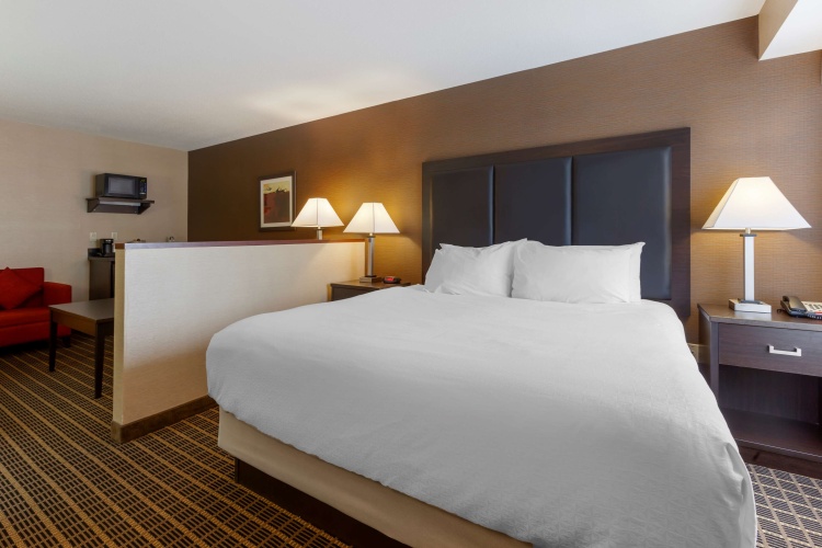 Best Western Plus Burlington Inn & Suites photo 6