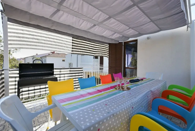 5 Bedrooms Standard Apartment with balcony