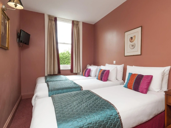 Standard Triple room