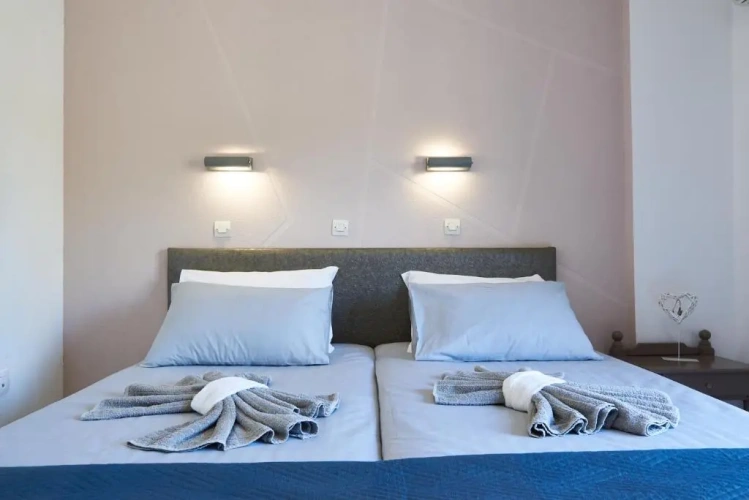 Standard Triple room with sea view