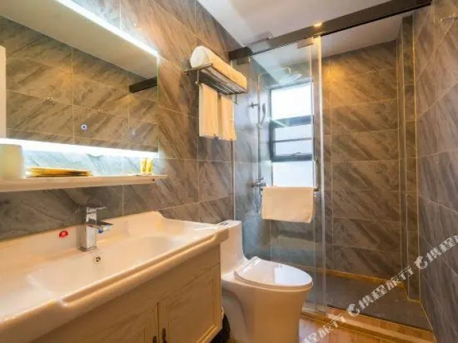 Quadruple Family Suite