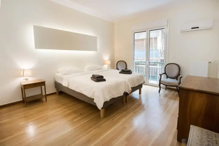 Elegant 3 bd apt, in the most prestigious area.