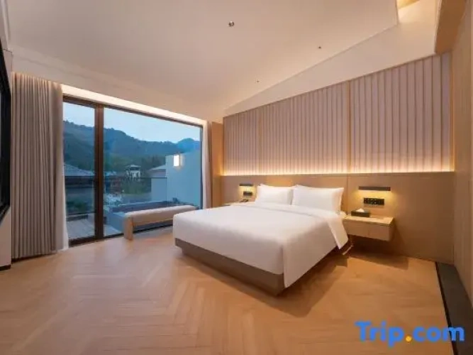 Suite with mountain view