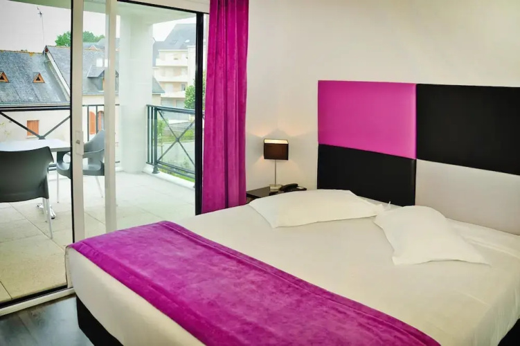 Apartment With Shared Pool Near sea