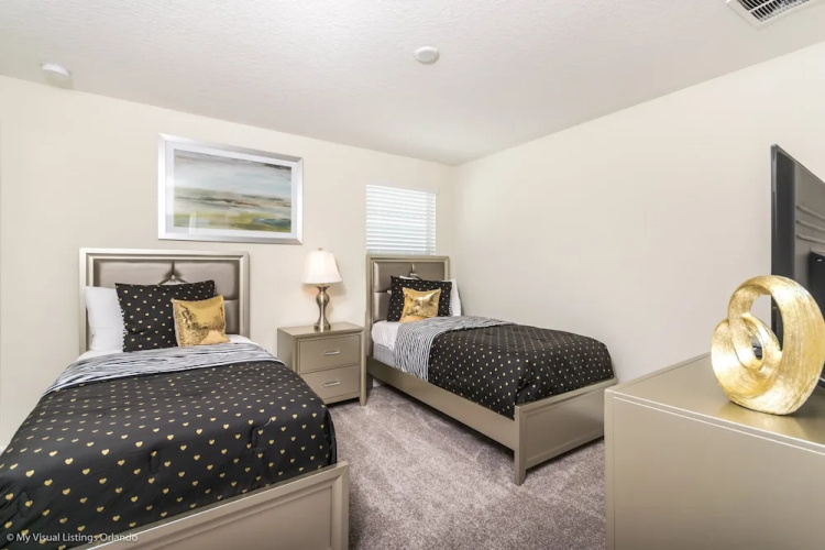 Champions Gate 8 Bedroom