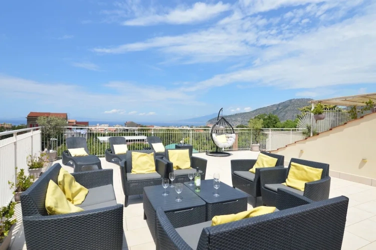 3 Bedrooms Cottage with balcony and with garden view