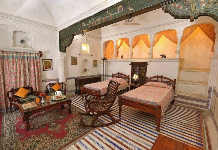 Suite with courtyard view