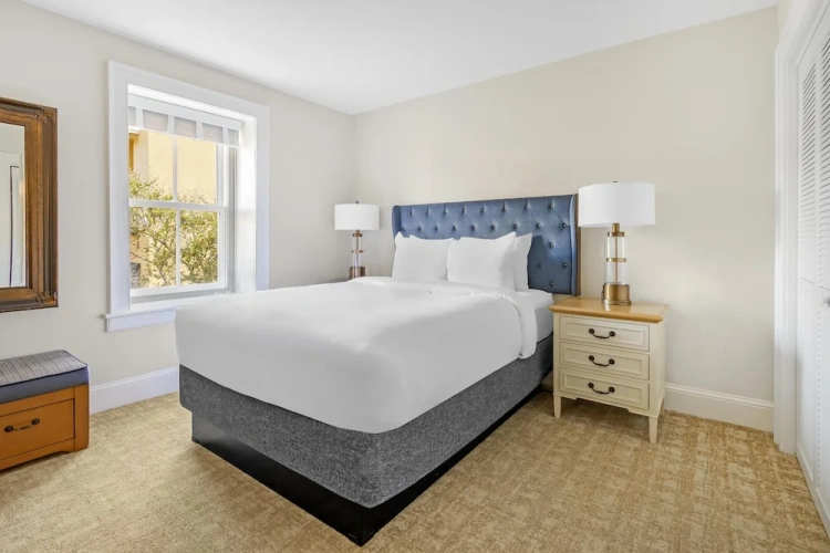2 Bedrooms Sextuple Suite with balcony