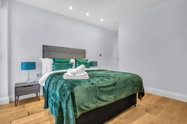 Three Bed Spacious Apartment in Dalston
