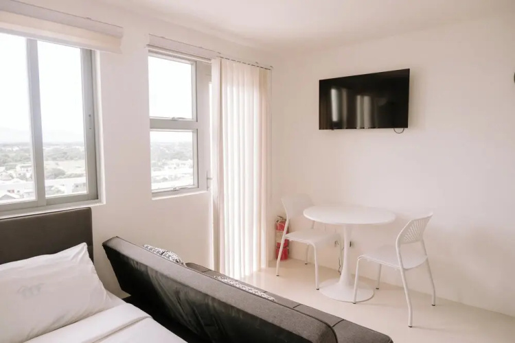Chic & Cozy Metro Hideout