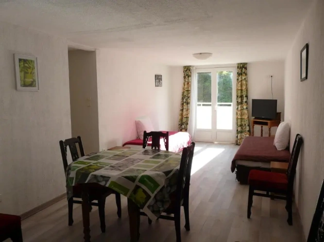3 Bedrooms Apartment