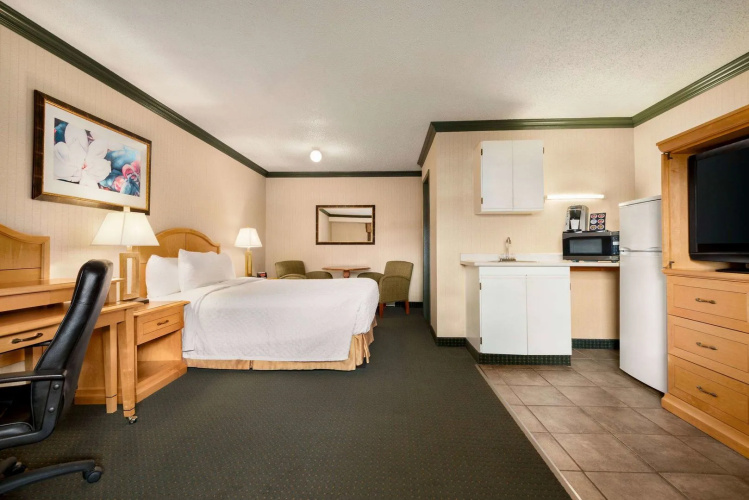 Coast Dawson Creek Hotel