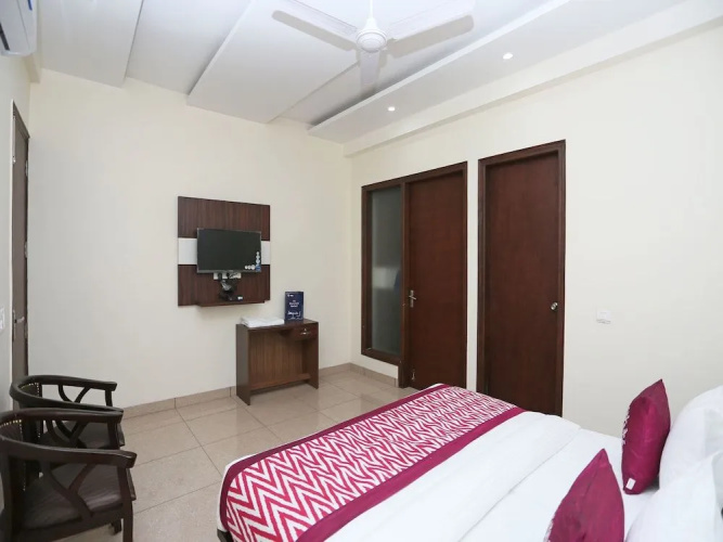 Hotel Petals Inn