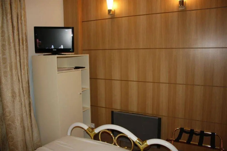 Studio Paris Saint Charles - Image 12