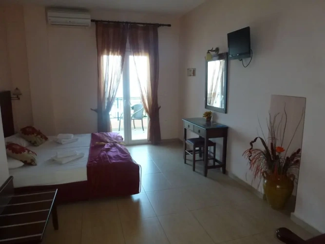 Studio with balcony and with sea view
