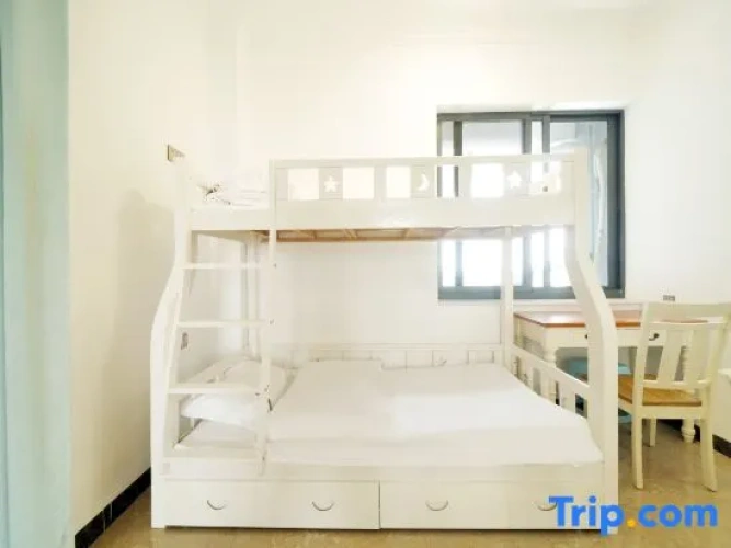 2 Bedrooms Family Suite with balcony and with sea view