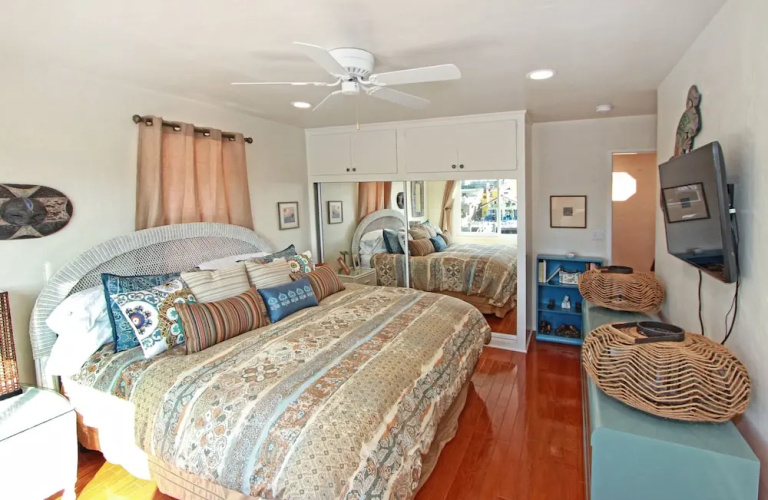 3909 Marcus Ave Shie1 4 Bedroom Duplex