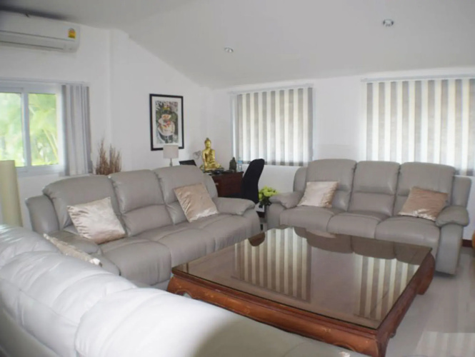 Luxury 5 Bed 5 Bath Villa