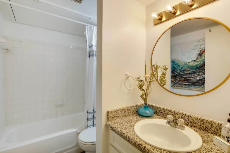 Stylish Condo w/ Pool in Knox Henderson!