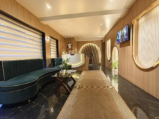 Hotel Golden Arc