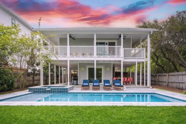 4 Bedrooms Cottage
