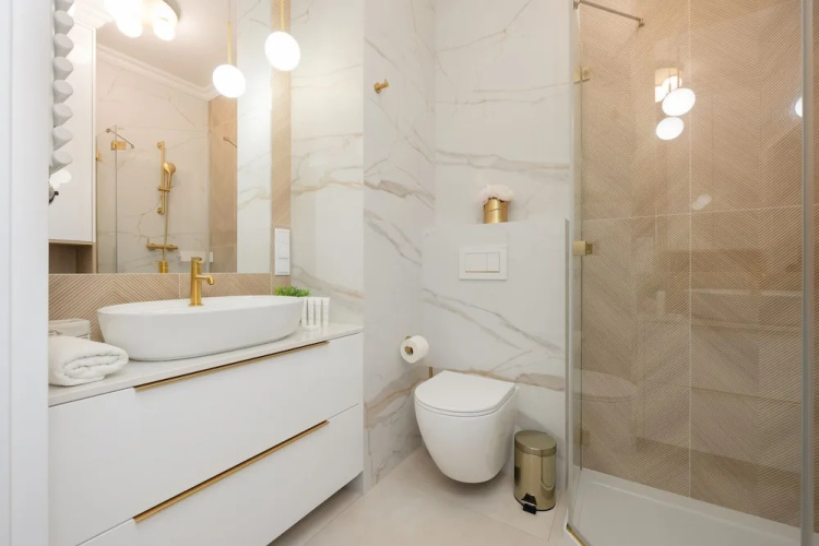 Modern Apartment by Renters Prestige