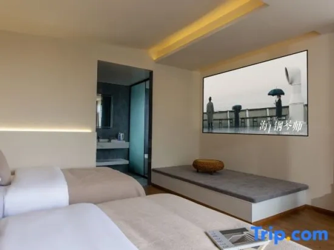 Standard Twin room with view