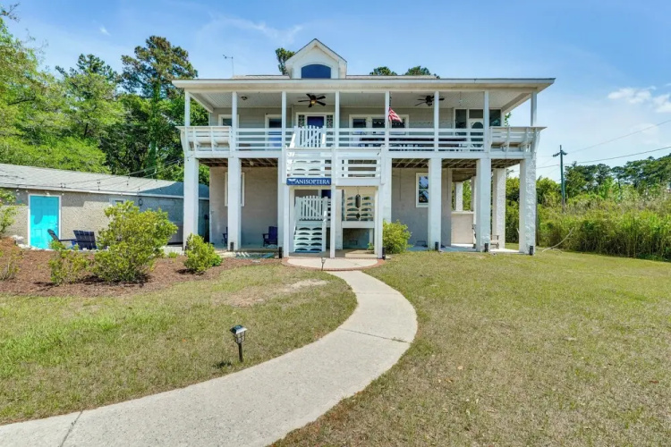 Hot Tub & Bay Views: Outer Banks Home