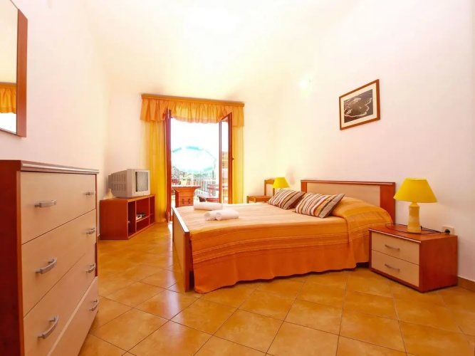 Apartment 1305