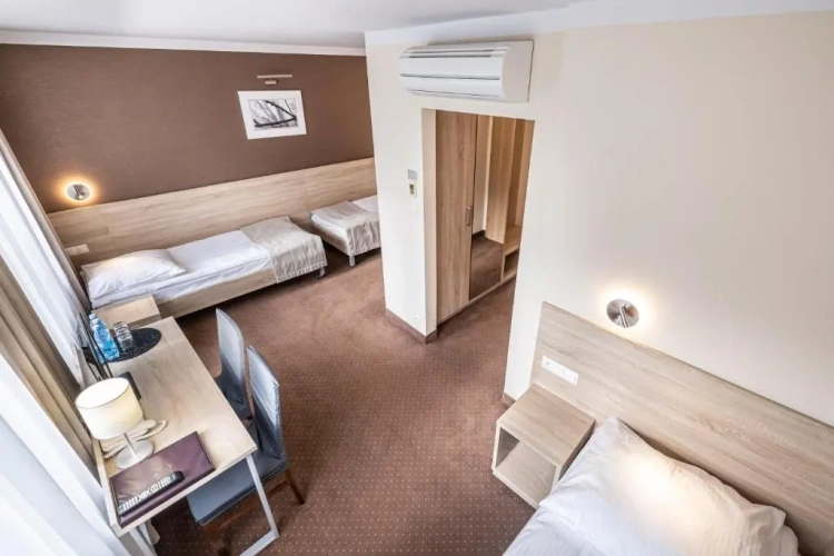 Standard Triple room