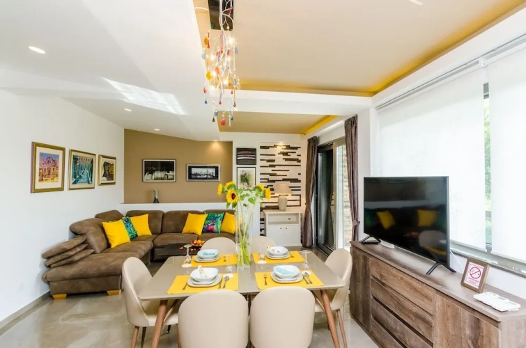 Deluxe Apartment