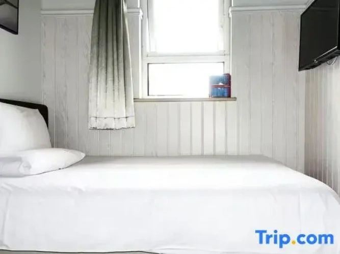 Standard Double room with street view