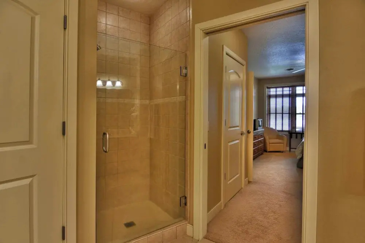Unit 411a 1 BD/ 1 BA Condo