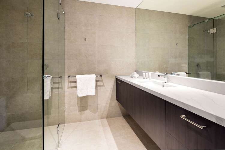 Quality Hotel LakesideOver view