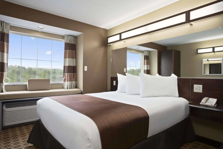 Microtel Inn & Suites By Wyndham Fairmont photo 8