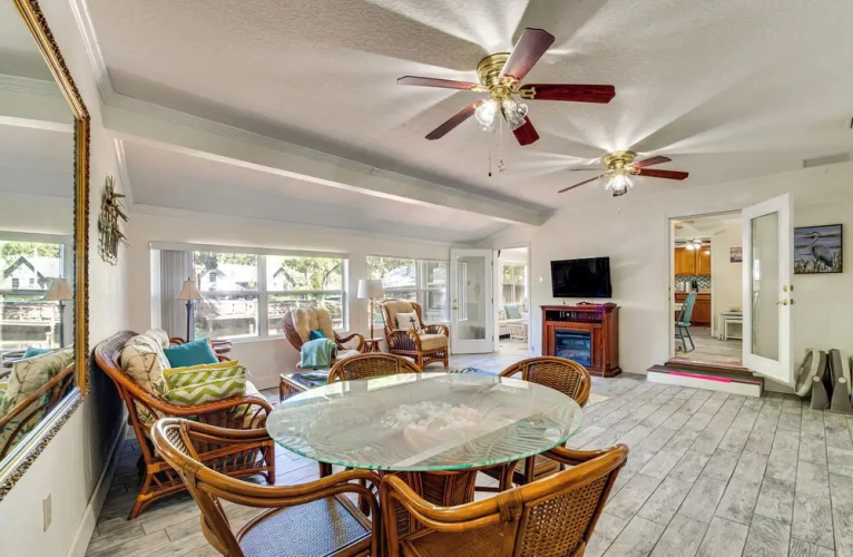 Boat Slip & Fire Pit: Peaceful House