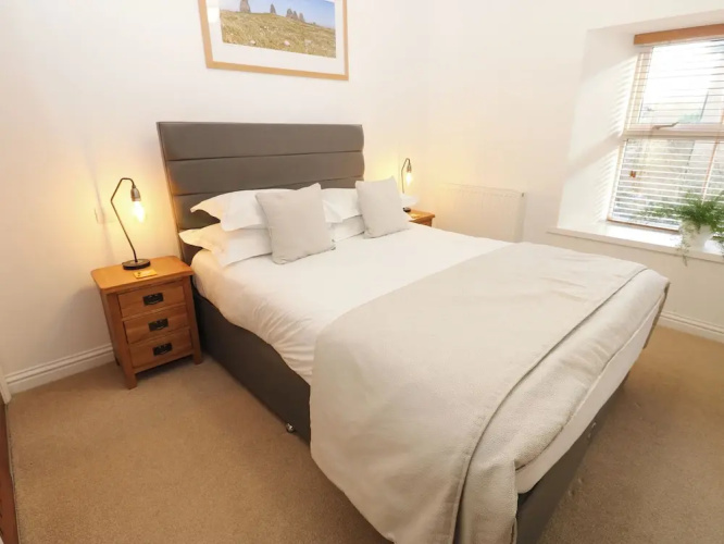 2 Eden Lodge