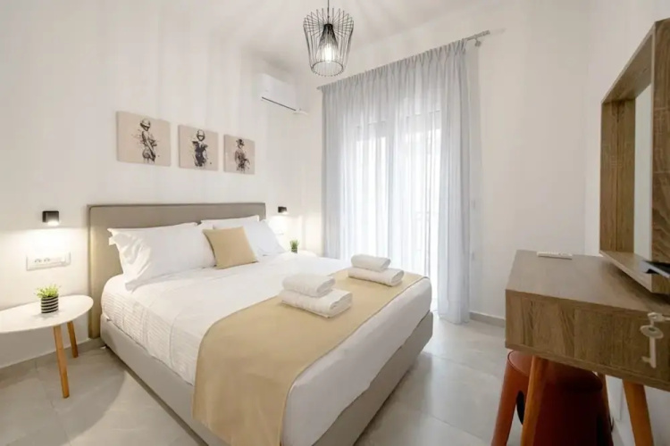 Minimal Chic Retreat Suite