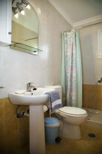 Helen Apartments & Studios