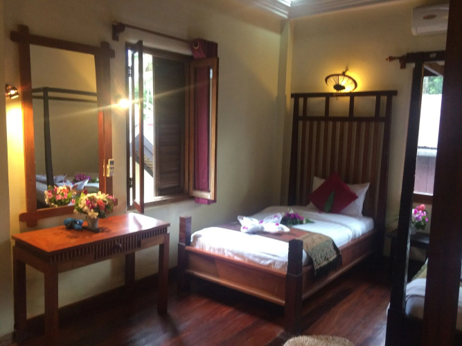 Chaluenxay Villa