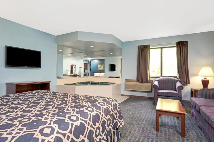 Super 8 by Wyndham Hudson
