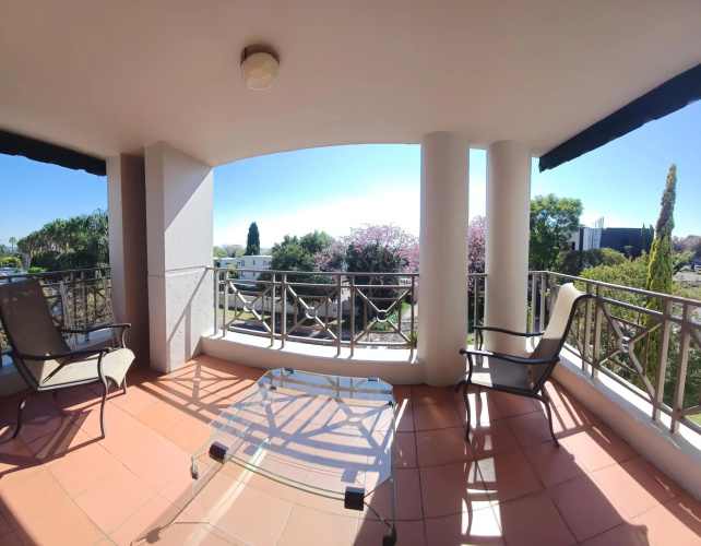 Mount Royal 09 - Large 1 bed with balcony