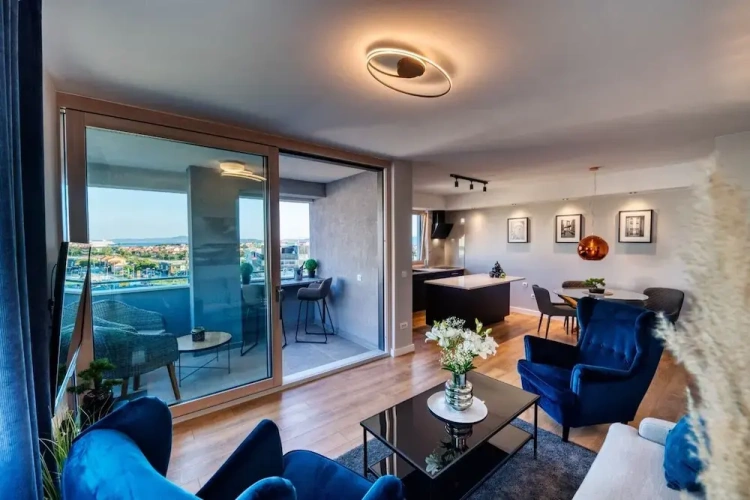2 Bedrooms Apartment with sea view