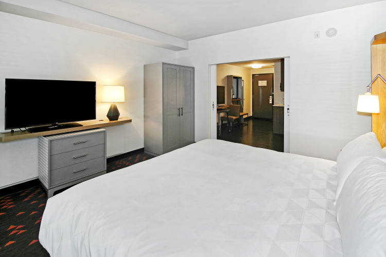 Holiday Inn & Suites Calgary Airport North photo 7
