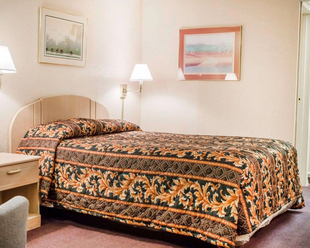 Rodeway Inn Findlay University Area